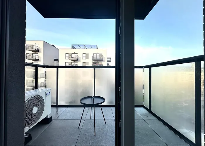 Διαμέρισμα Madalinskiego 23 - Parking & Balcony & Lift - 700m Main Station