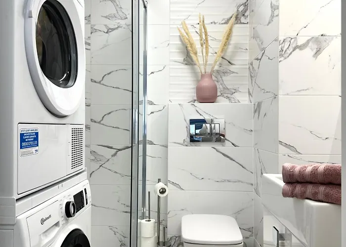 Madalinskiego 23 - Parking & Balcony & Lift - 700m Main Station Appartement *