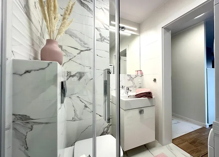 Madalinskiego 23 - Parking & Balcony & Lift - 700m Main Station Appartement